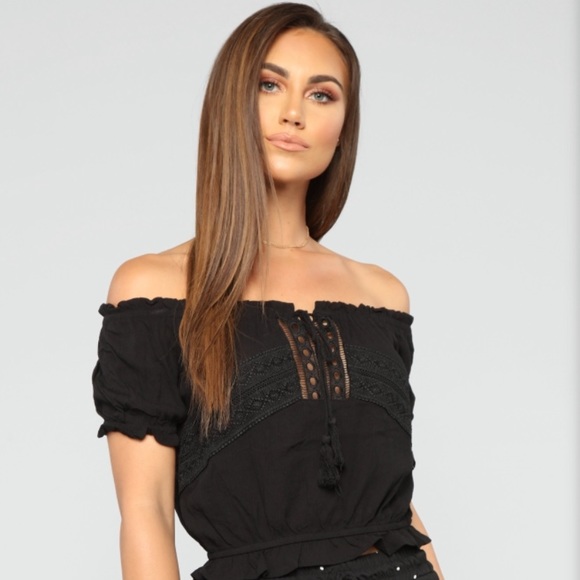 Fashion Nova Tops - FashionNova// sexy crop top size small